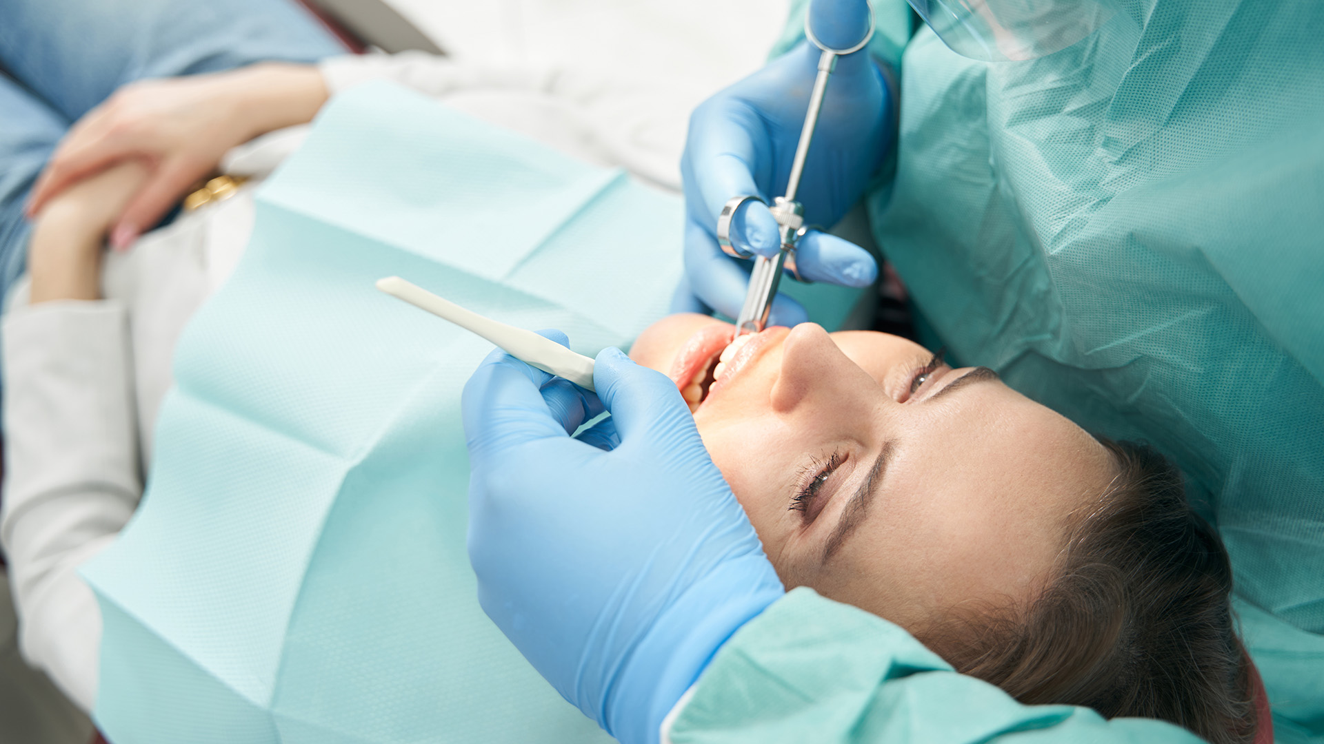 Valley Village Oral Surgery Associates | Oral Conscious Sedation, Wisdom Teeth and Emergency Treatment